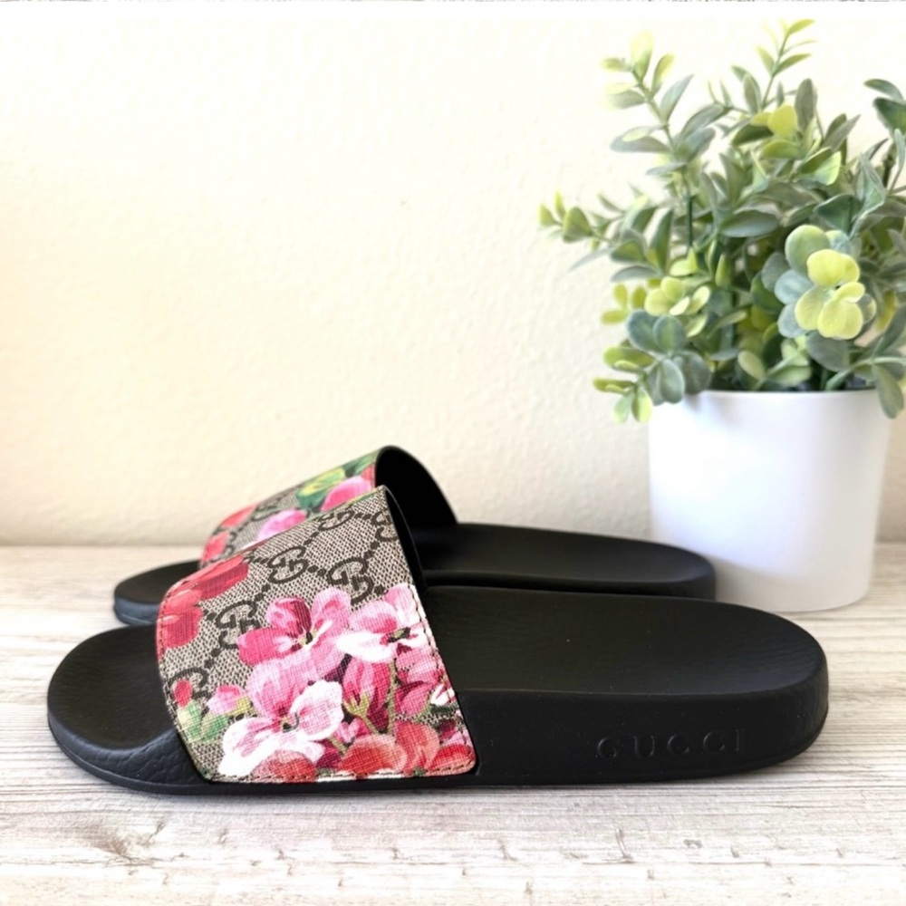New Gucci GG Supreme Floral Bloom Rubber Pool Slide Women Sandals Size 37, US 7 - Picture 3 of 5